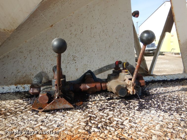 image for item DH6406 1978 Kenworth W900A fertilizer delivery truck