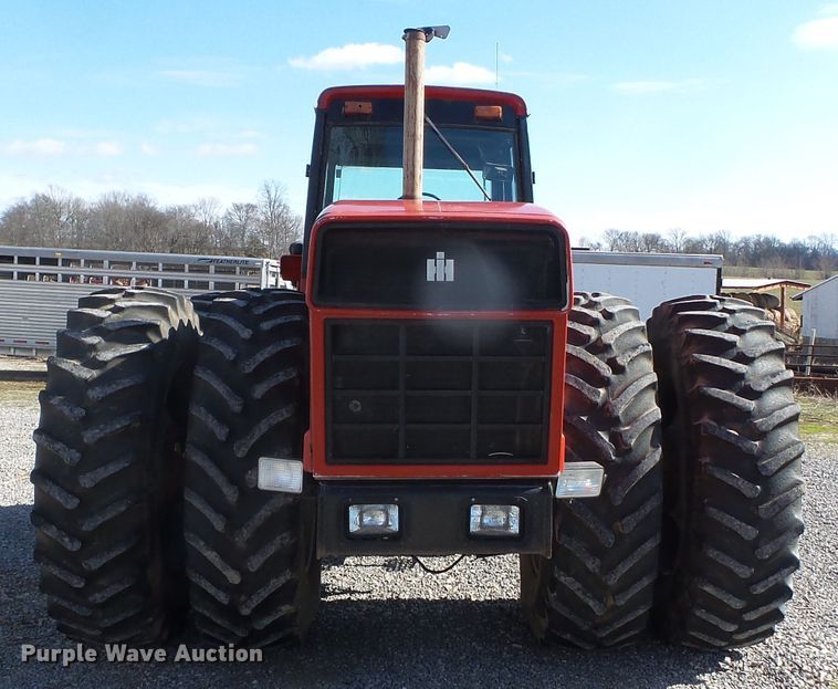 image for item DH7841 1982 International 6588 4WD tractor