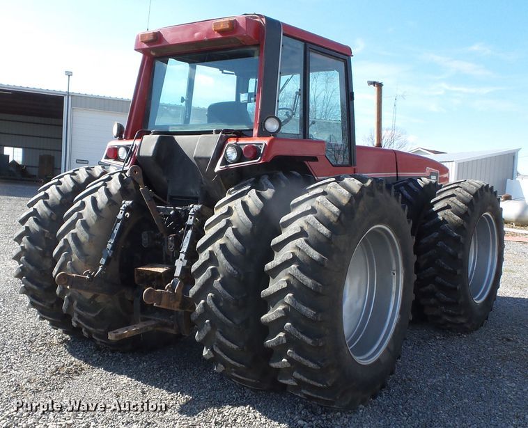 image for item DH7841 1982 International 6588 4WD tractor