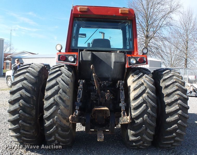 image for item DH7841 1982 International 6588 4WD tractor