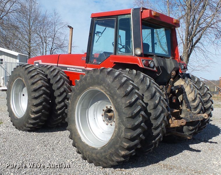 image for item DH7841 1982 International 6588 4WD tractor