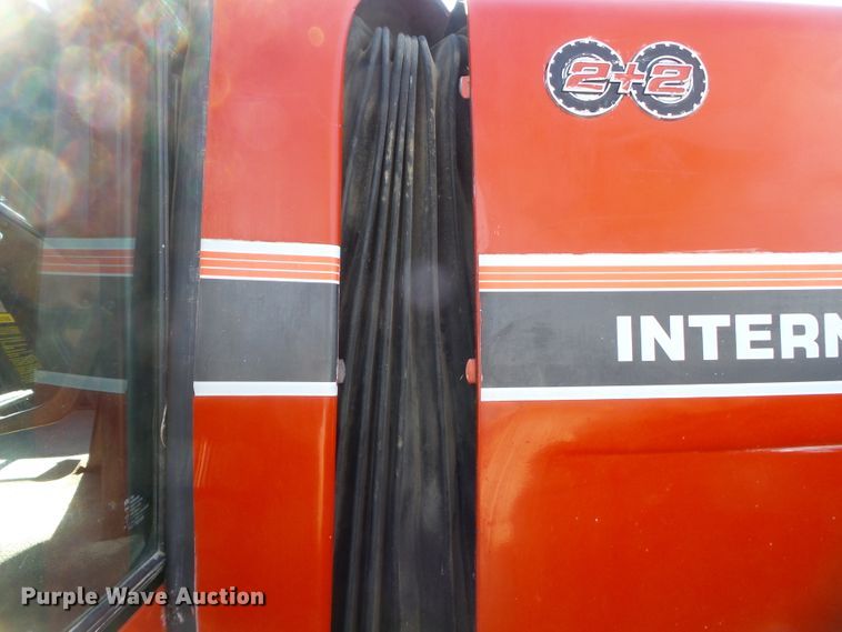 image for item DH7841 1982 International 6588 4WD tractor