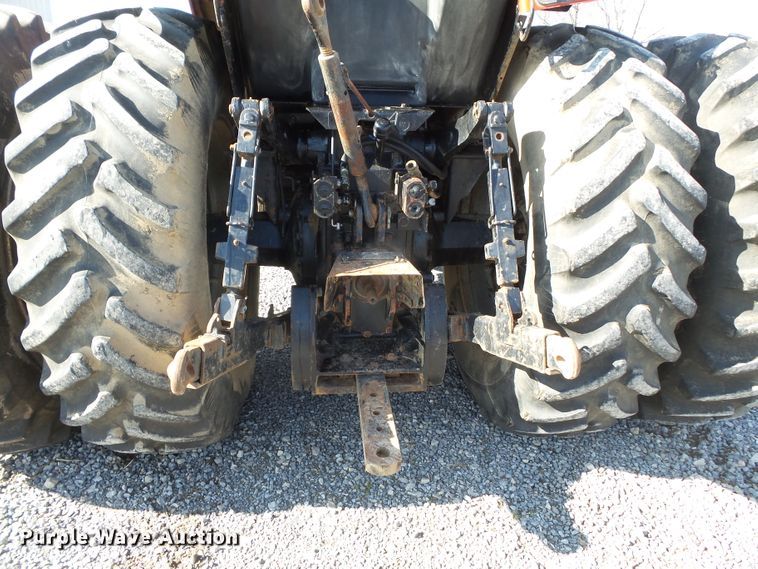 image for item DH7841 1982 International 6588 4WD tractor