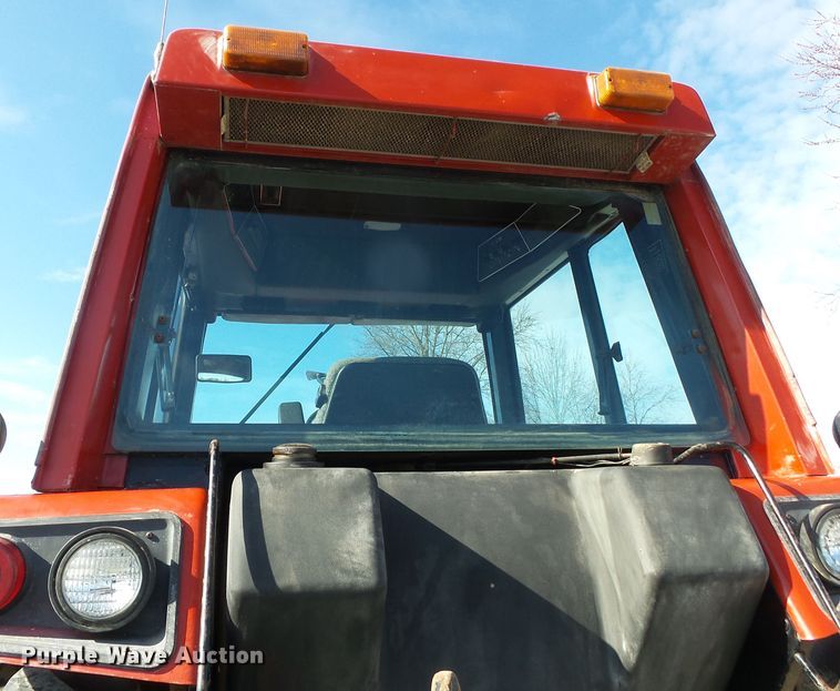 image for item DH7841 1982 International 6588 4WD tractor