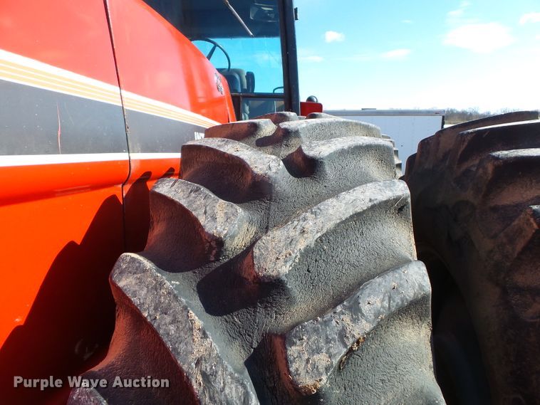 image for item DH7841 1982 International 6588 4WD tractor