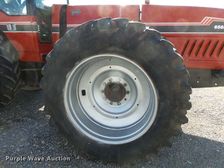 image for item DH7841 1982 International 6588 4WD tractor
