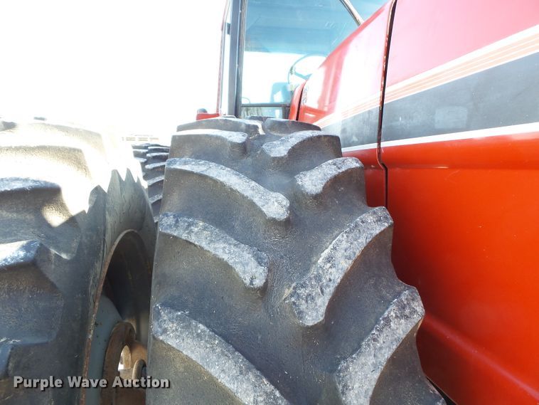 image for item DH7841 1982 International 6588 4WD tractor