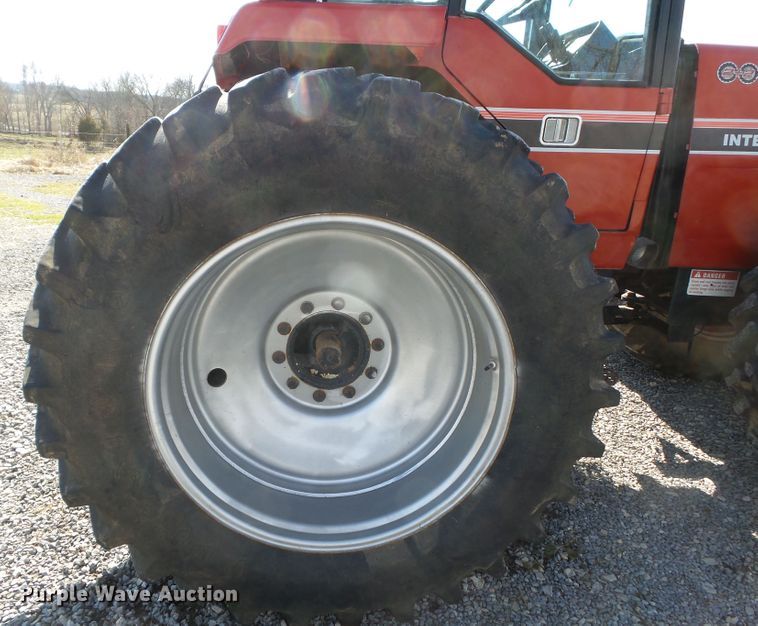 image for item DH7841 1982 International 6588 4WD tractor