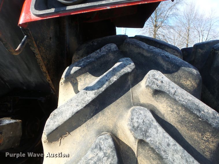 image for item DH7841 1982 International 6588 4WD tractor