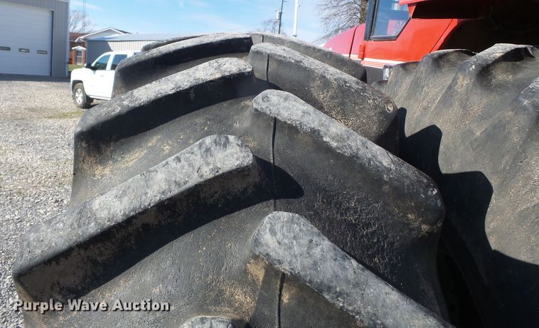 image for item DH7841 1982 International 6588 4WD tractor