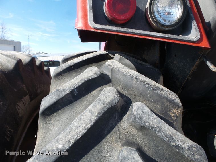 image for item DH7841 1982 International 6588 4WD tractor