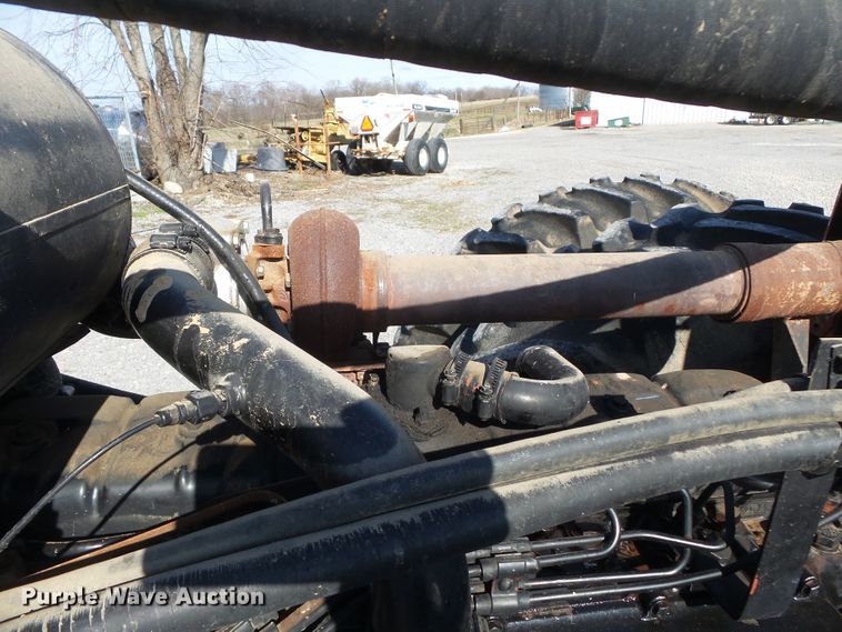 image for item DH7841 1982 International 6588 4WD tractor