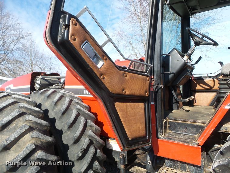 image for item DH7841 1982 International 6588 4WD tractor