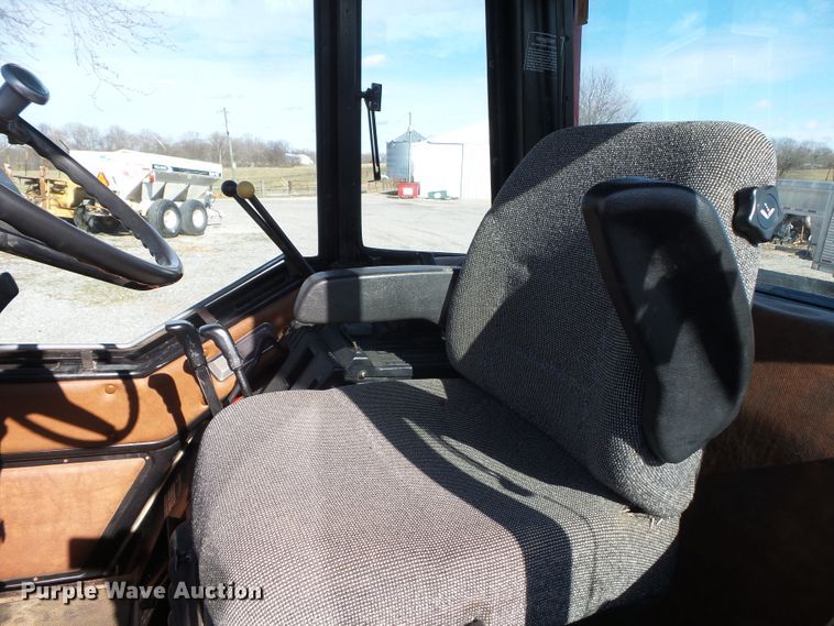 image for item DH7841 1982 International 6588 4WD tractor