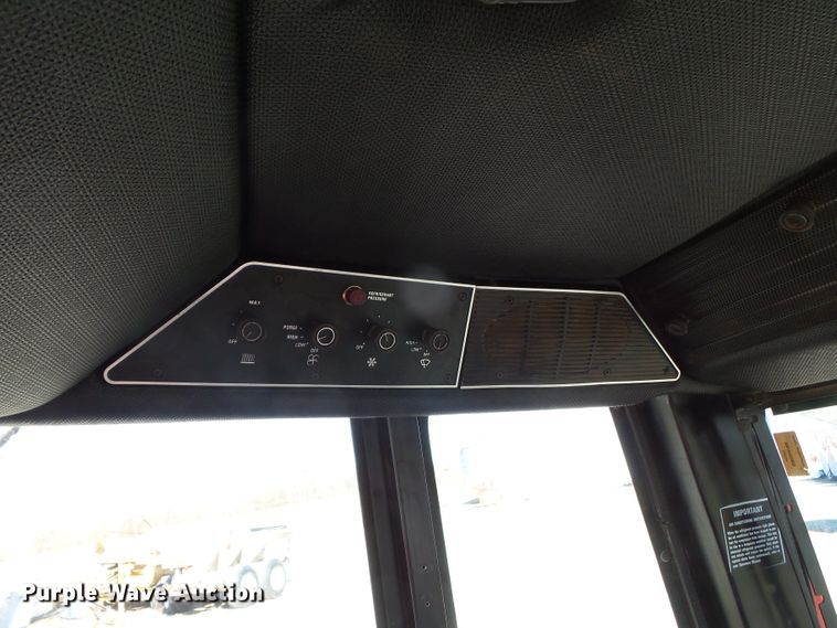 image for item DH7841 1982 International 6588 4WD tractor