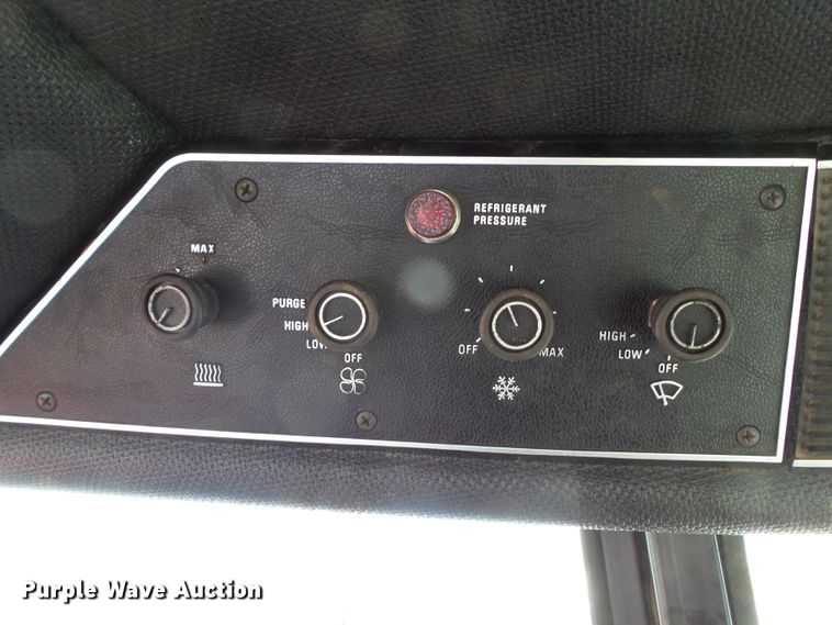 image for item DH7841 1982 International 6588 4WD tractor