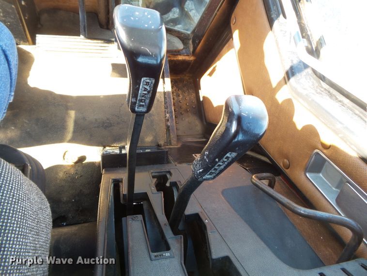 image for item DH7841 1982 International 6588 4WD tractor