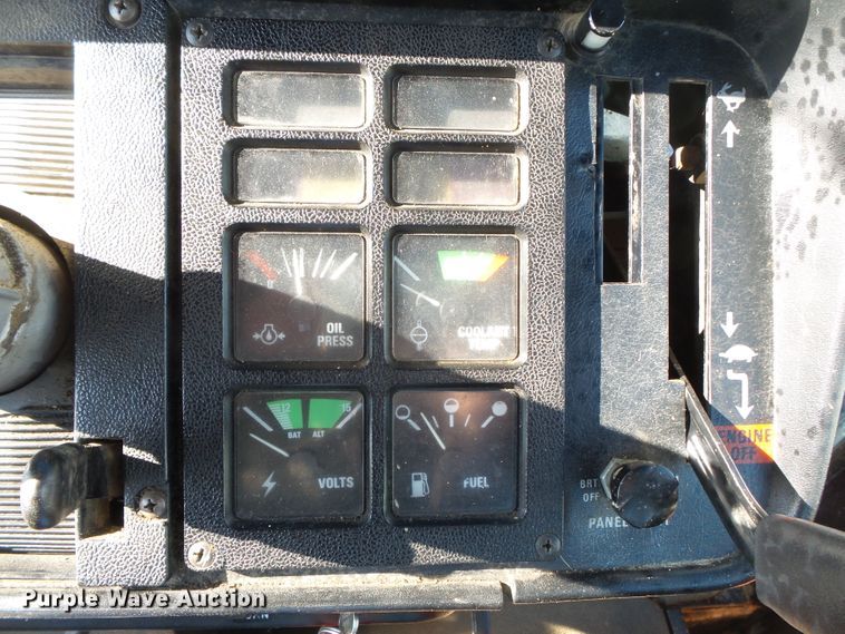 image for item DH7841 1982 International 6588 4WD tractor