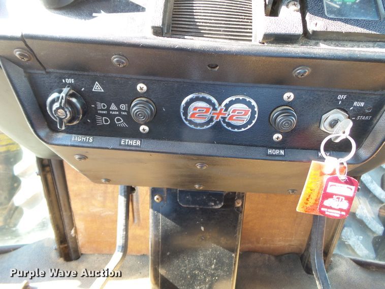 image for item DH7841 1982 International 6588 4WD tractor