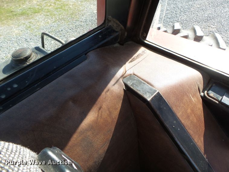 image for item DH7841 1982 International 6588 4WD tractor