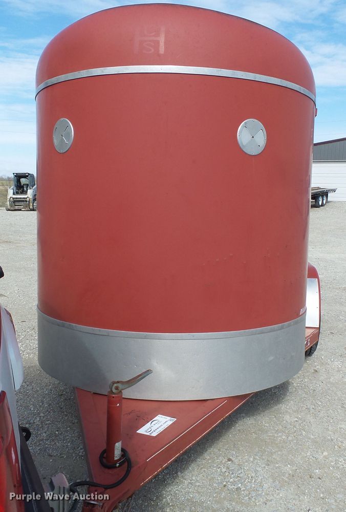 image for item DH7874 2001 Road Ranger livestock trailer