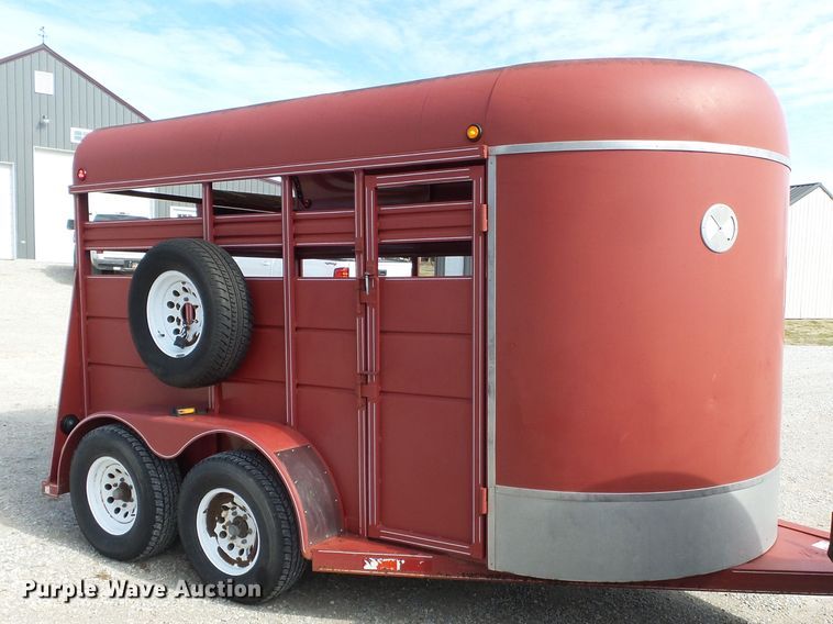 image for item DH7874 2001 Road Ranger livestock trailer