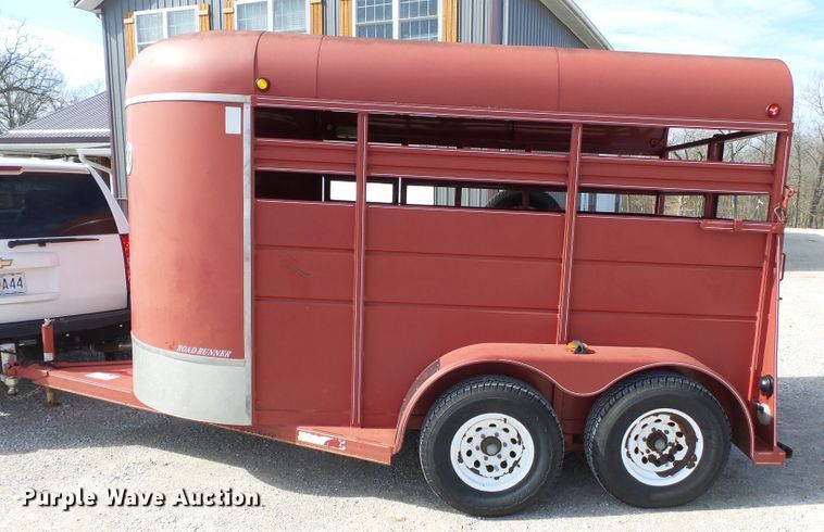 image for item DH7874 2001 Road Ranger livestock trailer