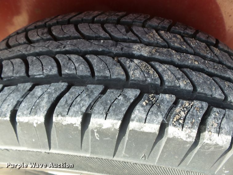 image for item DH7874 2001 Road Ranger livestock trailer