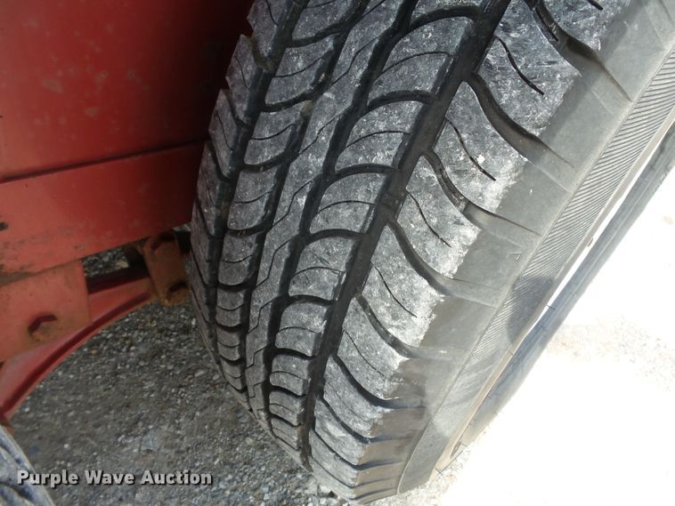 image for item DH7874 2001 Road Ranger livestock trailer