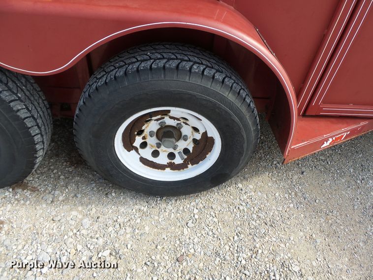 image for item DH7874 2001 Road Ranger livestock trailer