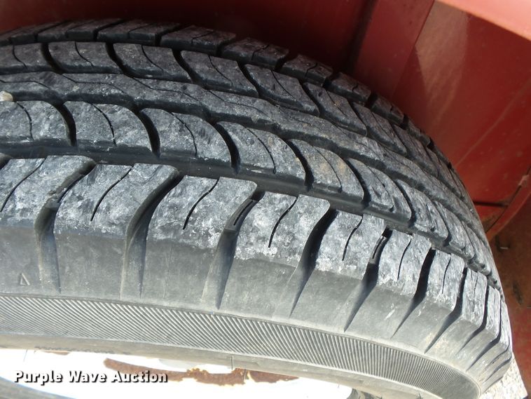 image for item DH7874 2001 Road Ranger livestock trailer