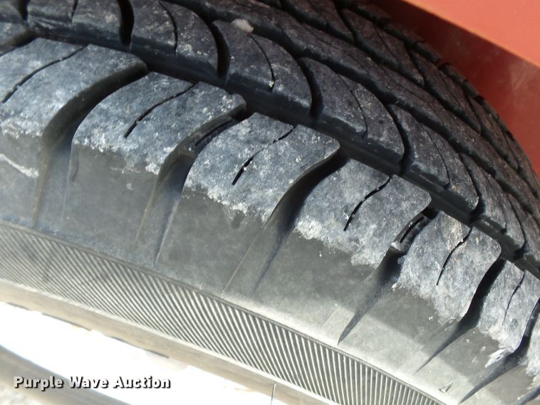 image for item DH7874 2001 Road Ranger livestock trailer