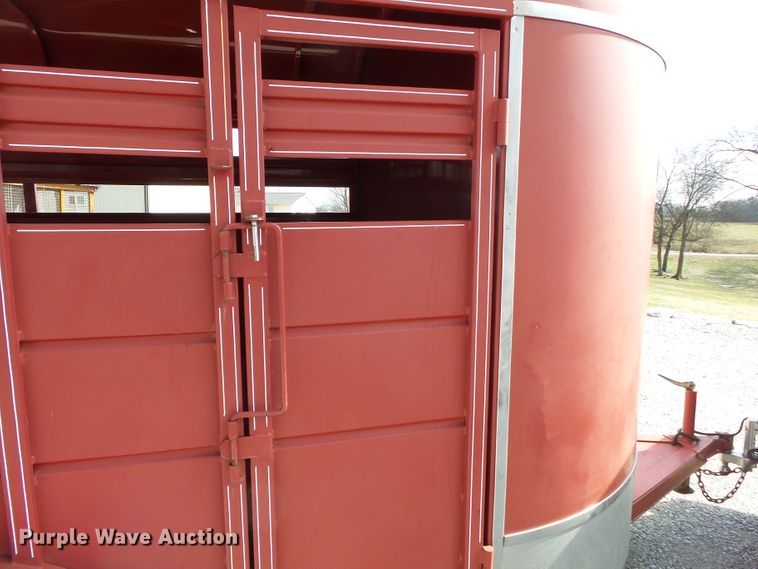 image for item DH7874 2001 Road Ranger livestock trailer