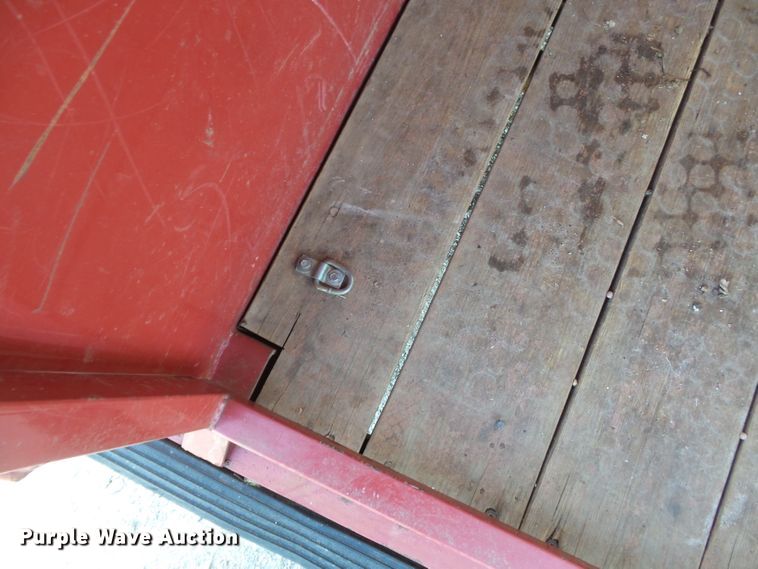 image for item DH7874 2001 Road Ranger livestock trailer