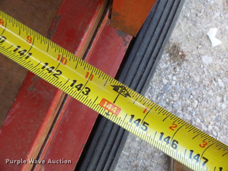 image for item DH7874 2001 Road Ranger livestock trailer