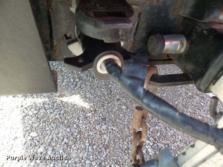 image for item DH7874 2001 Road Ranger livestock trailer