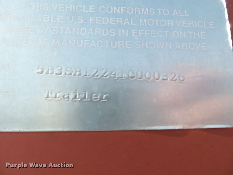 image for item DH7874 2001 Road Ranger livestock trailer