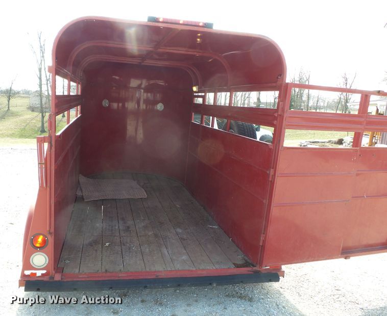 image for item DH7874 2001 Road Ranger livestock trailer