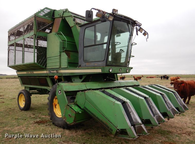 image for item DI0019 1994 John Deere 7445 cotton stripper