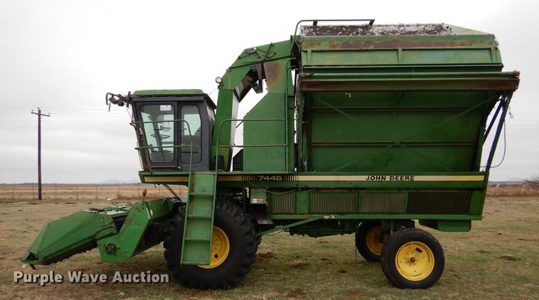 image for item DI0019 1994 John Deere 7445 cotton stripper