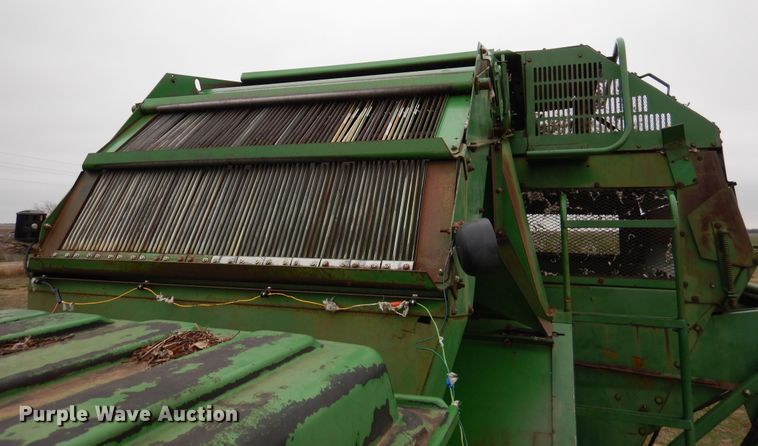 image for item DI0019 1994 John Deere 7445 cotton stripper
