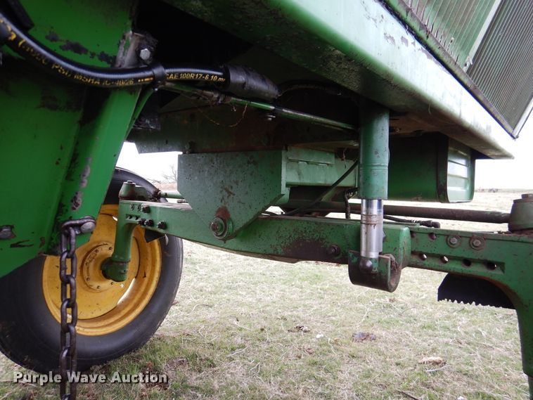 image for item DI0019 1994 John Deere 7445 cotton stripper