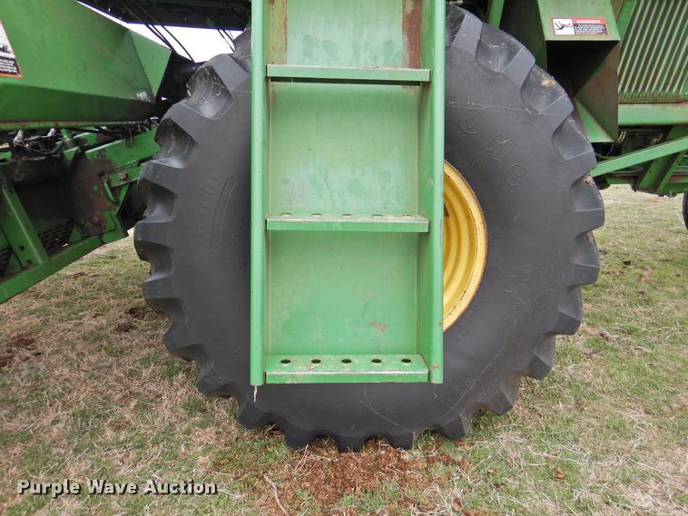 image for item DI0019 1994 John Deere 7445 cotton stripper