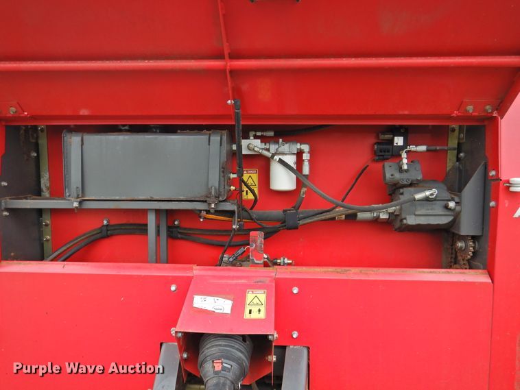 image for item DI0020 2014 Massey-Ferguson 2956A round baler