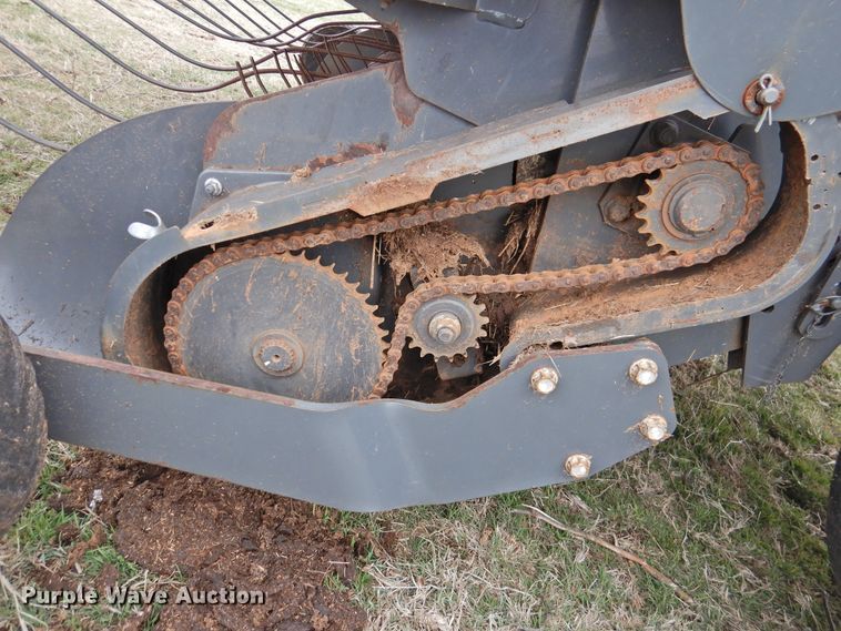 image for item DI0020 2014 Massey-Ferguson 2956A round baler