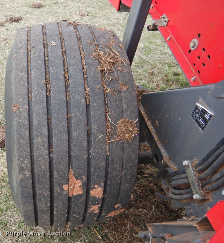 image for item DI0020 2014 Massey-Ferguson 2956A round baler