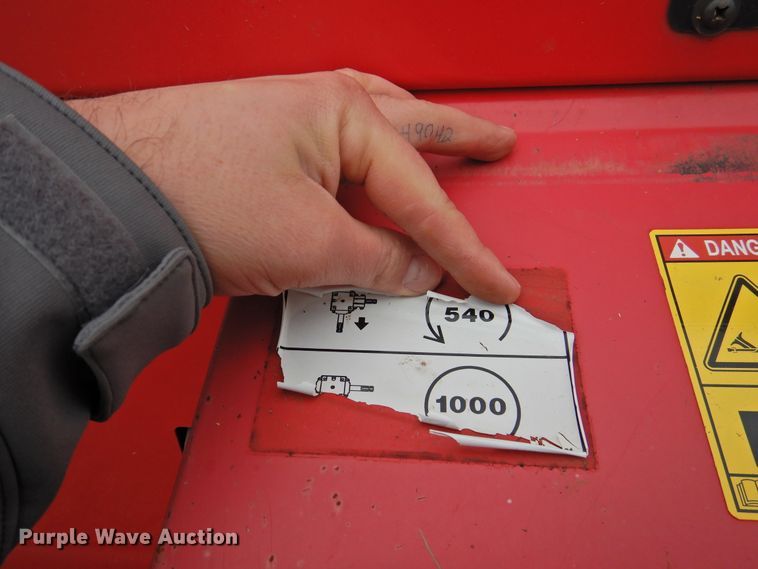 image for item DI0020 2014 Massey-Ferguson 2956A round baler