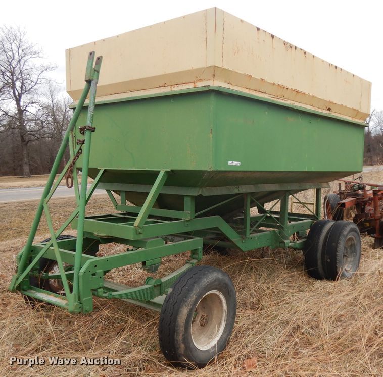 Gravity wagon in Harveyville, KS Item ER9862 sold Purple Wave