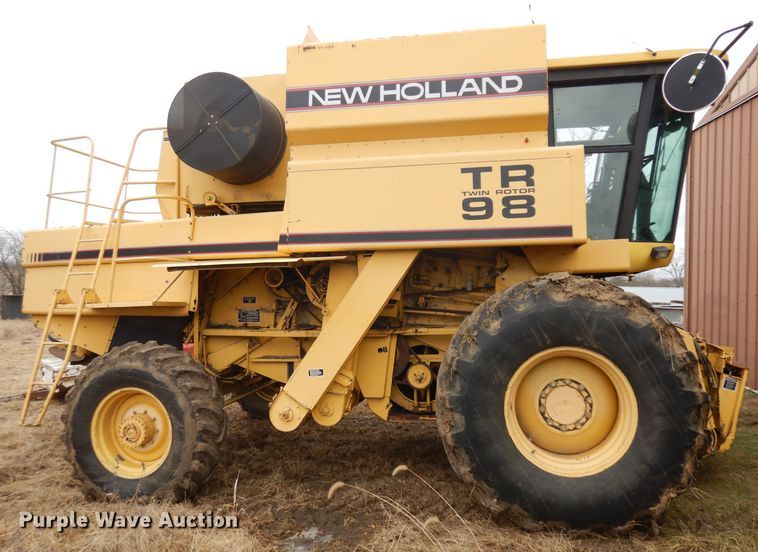 image for item ER9863 1996 New Holland TR98 RWA combine