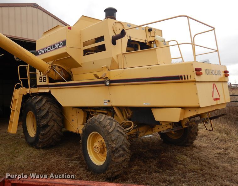 image for item ER9863 1996 New Holland TR98 RWA combine